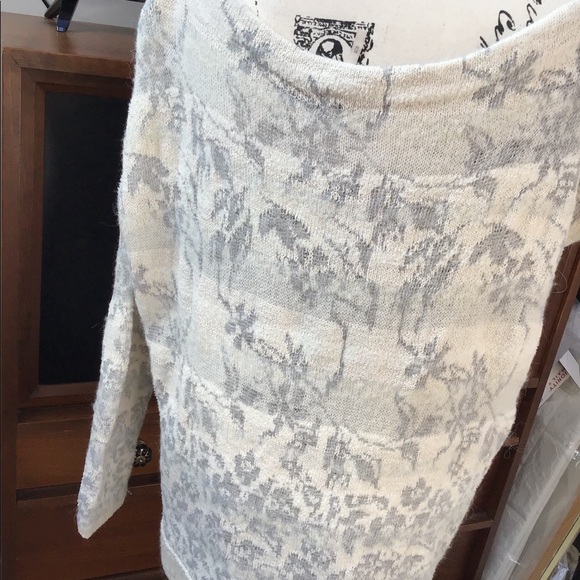 Free People Cream and Grey Oversized Sweater. - Picture 3 of 6